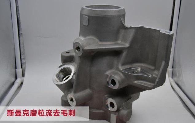 閥體<a href='http://fpqvrmfi.cn' target='_blank'><u>交叉孔去毛刺</u></a>，是令人十分苦惱的事情。一來(lái)閥體交叉孔多，二來(lái)交叉孔毛刺不像表面毛刺那樣容易接觸，所以，如果用人工對(duì)閥體<a href='http://fpqvrmfi.cn' target='_blank'><u>交叉孔去毛刺</u></a>，十分緩慢。